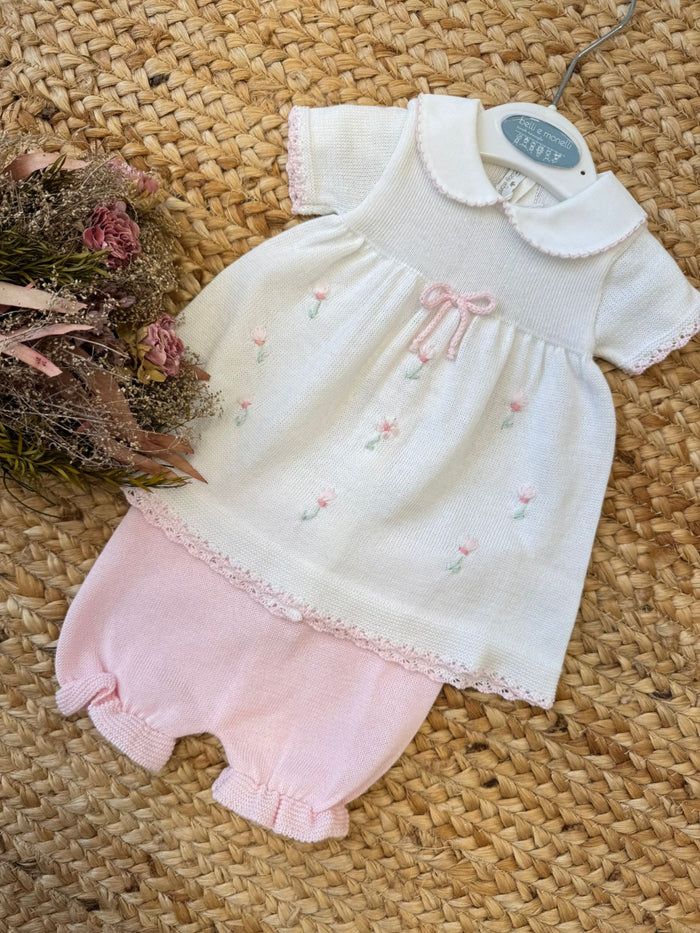 Tutina neonata in filo di cotone con ricami floreali e colletto rifinito