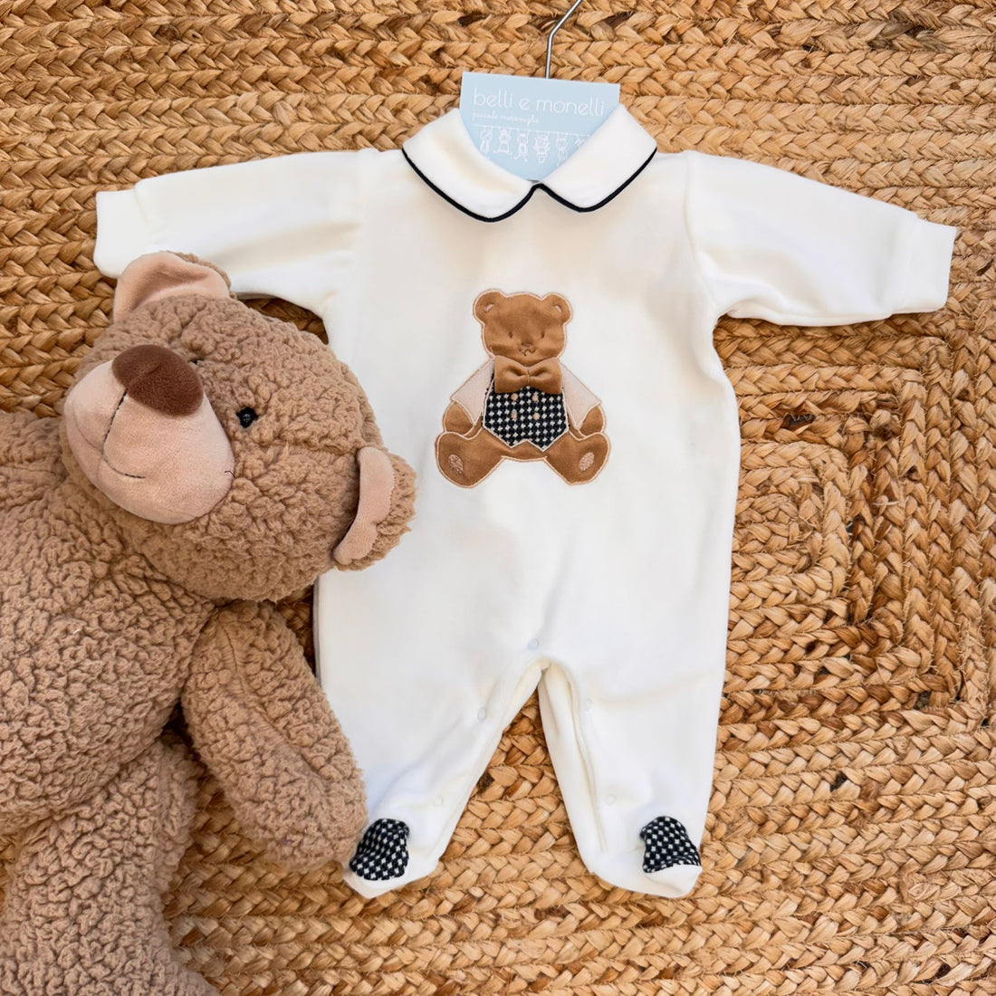 tutina neonato in ciniglia panna con orsetto e colletto elegante