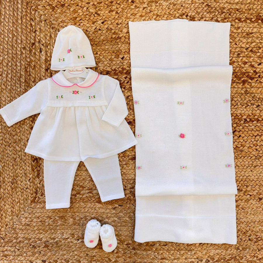 Uscita clinica neonata in filo di scozia con copertina ricamata fiorellini