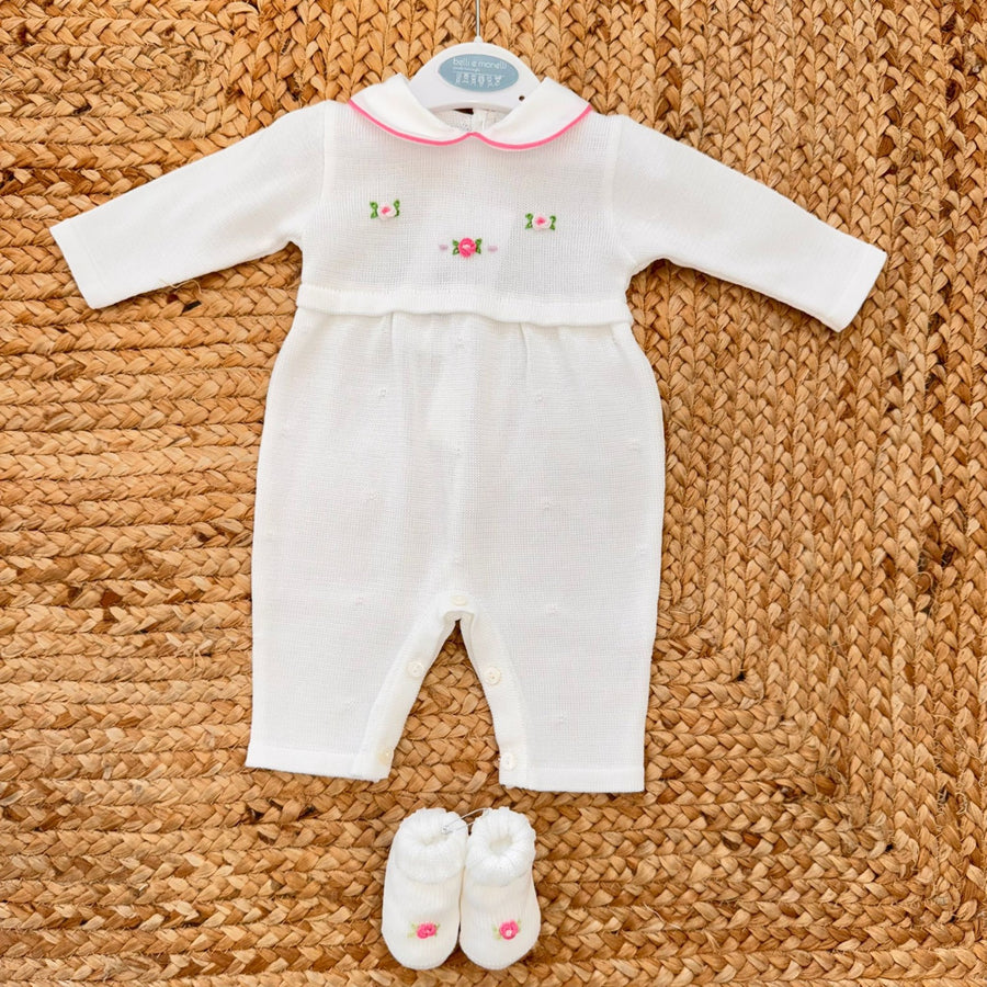 Tutina neonata in filo di Scozia con ricami floreali e scarpine coordinate