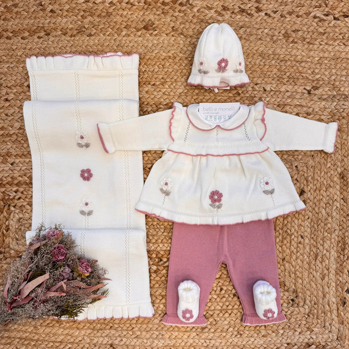 Coordinato uscita clinica per neonata in pura lana panna e rosa antico con ricami floreali a mano