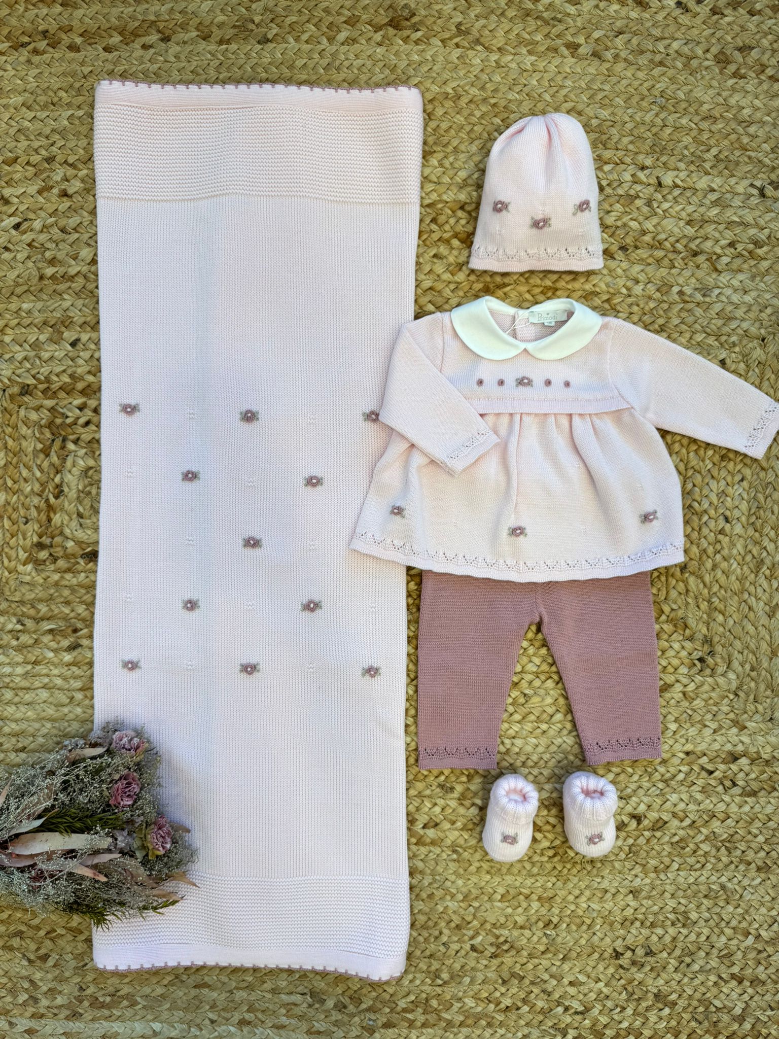 Uscita clinica neonata lana rosa con ricami floreali