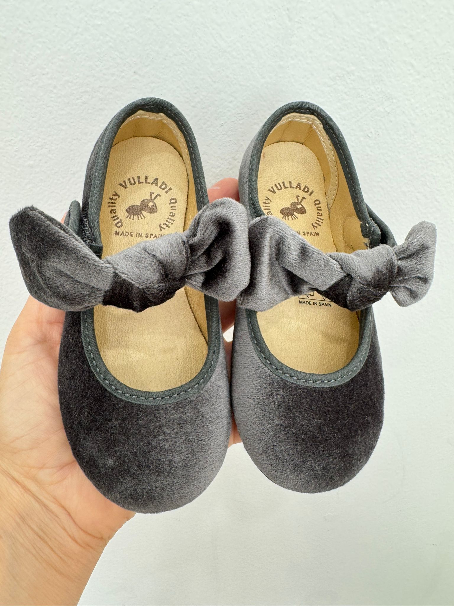 Scarpine bambina velluto grigio con fiocco