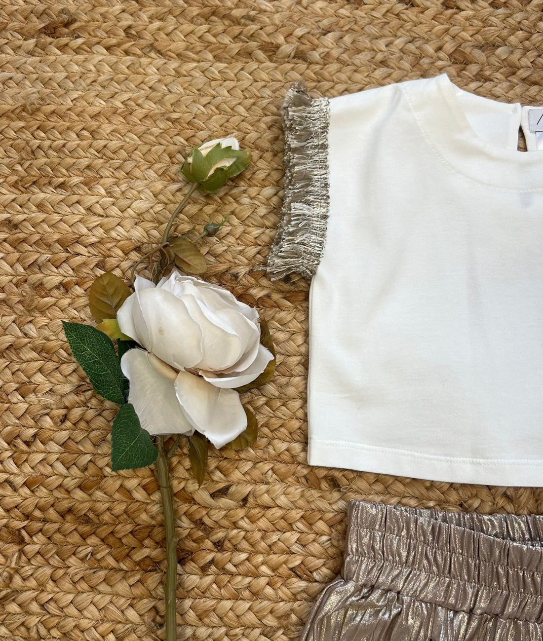 Completo bambina elegante con top bianco e pantaloni oro