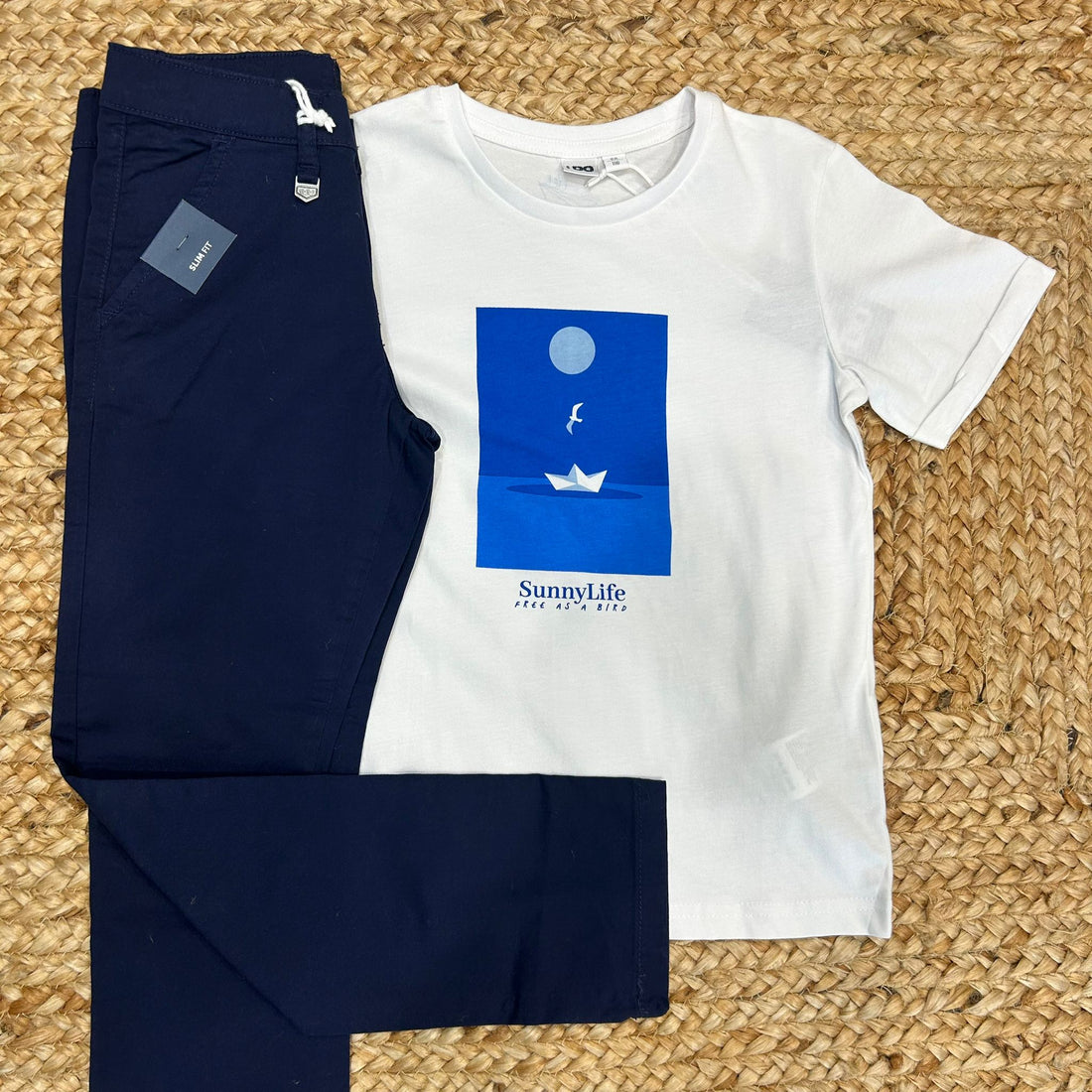 COMPLETO BAMBINO T-SHIRT "SUNNY LIFE" E PANTALONE BLU NAVY SLIM FIT