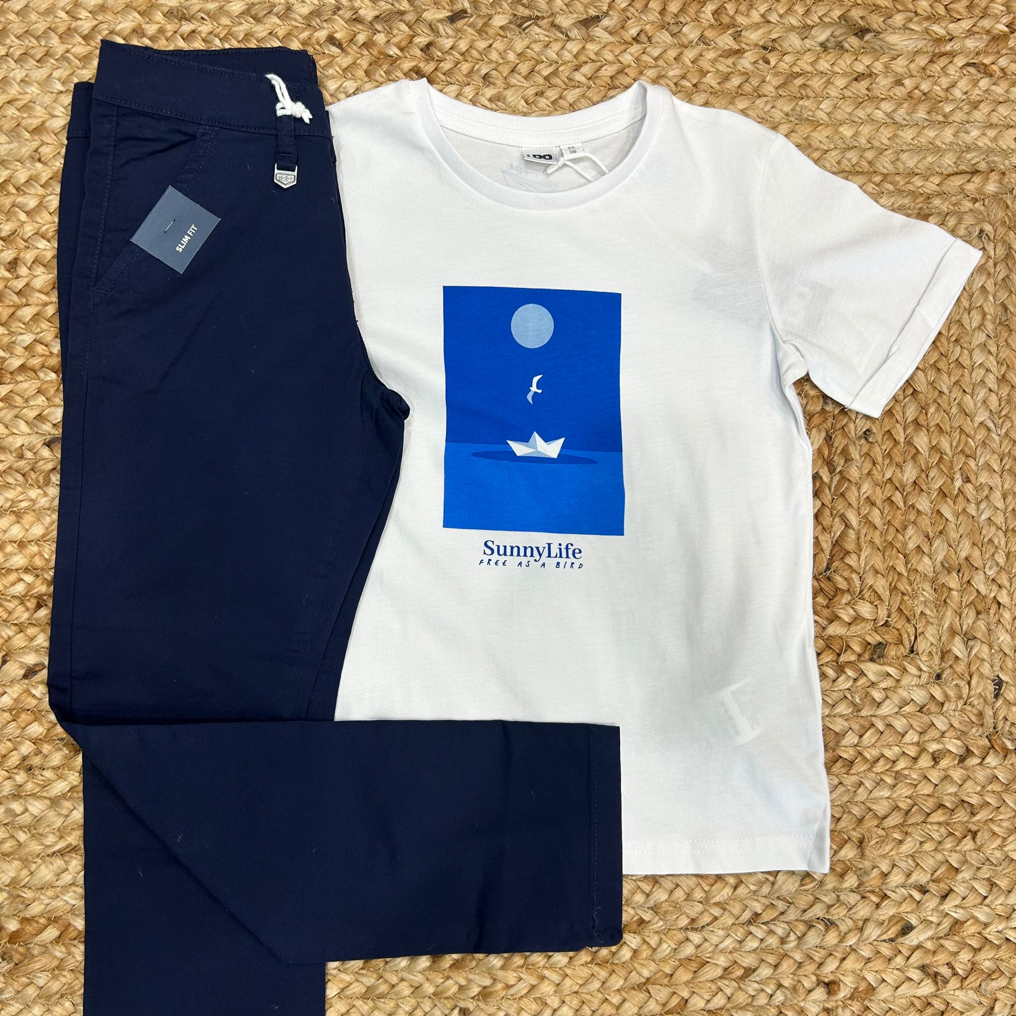 COMPLETO BAMBINO T-SHIRT "SUNNY LIFE" E PANTALONE BLU NAVY SLIM FIT
