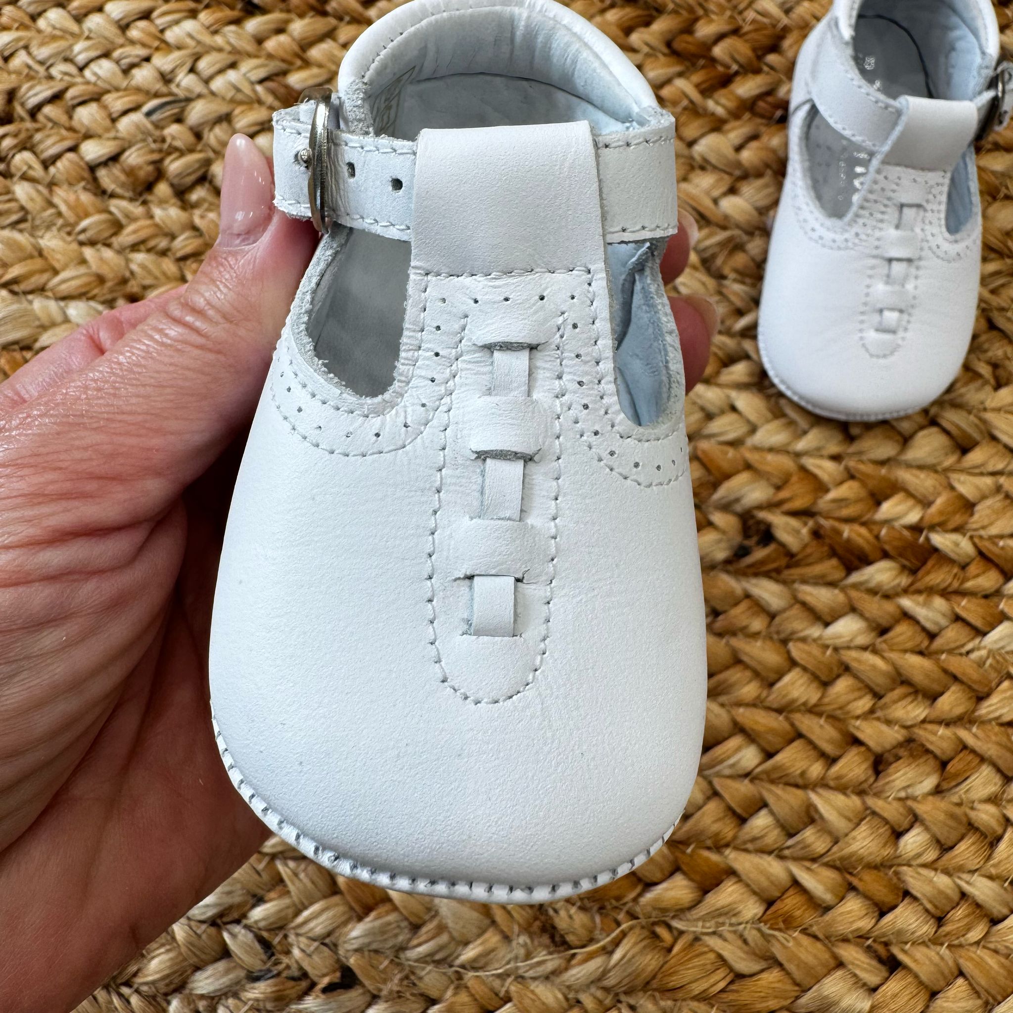 SCARPA CULLA IN PELLE BIANCA CON CINTURINO