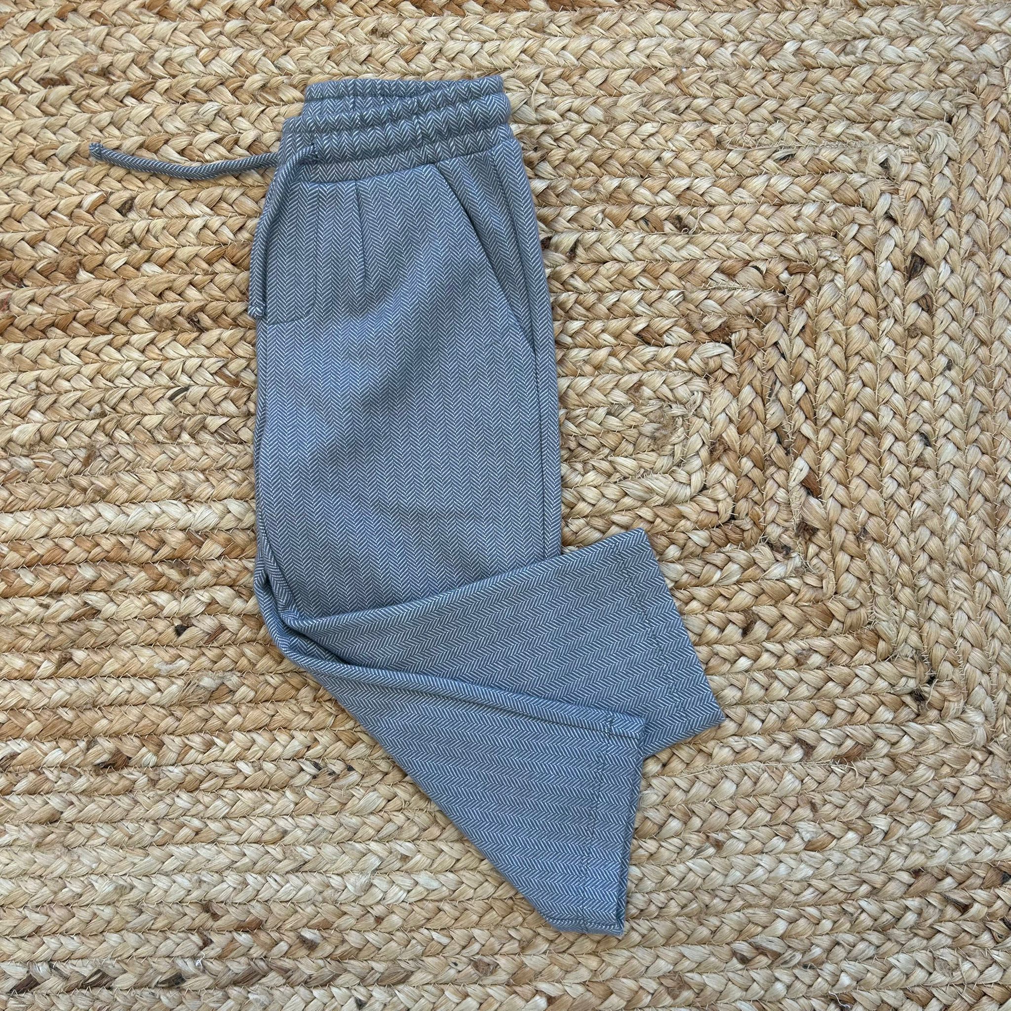 Pantalone bimbo grigio con micro disegno spigato