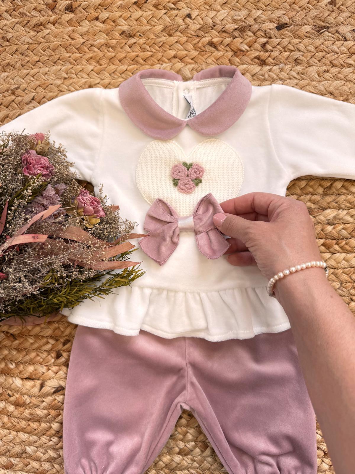 Uscita clinica neonata in ciniglia con cuore e fiocco rosa cipria