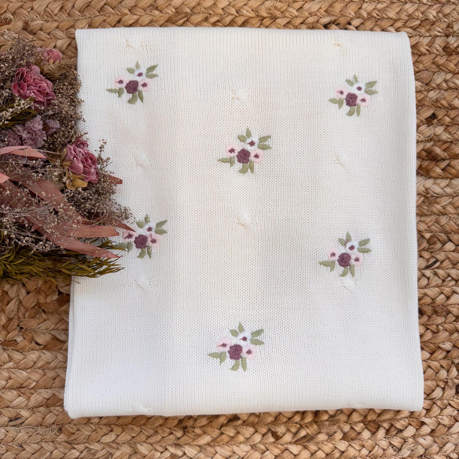 Uscita clinica misto lana con fiori ricamati panna e malva