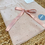Copertina rosa neonata in maglia con fiocco