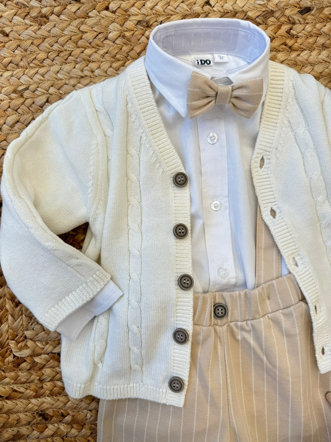 completo elegante panna e beige, abbigliamento bimba, moda bimbi, outfit per occasioni speciali, completo cerimonia, comfort e stile, Belli e Monelli.