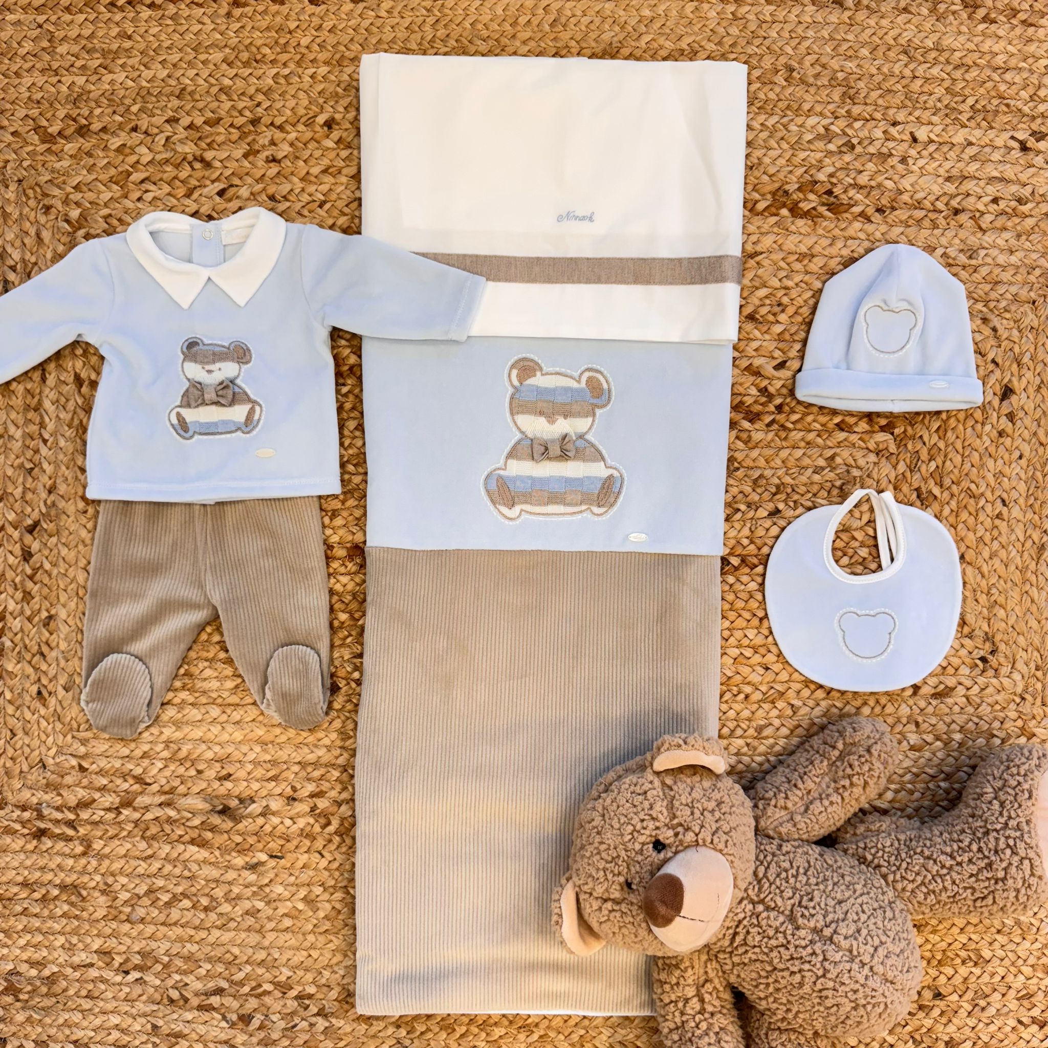 Uscita clinica neonato ciniglia celeste e beige con orsetto