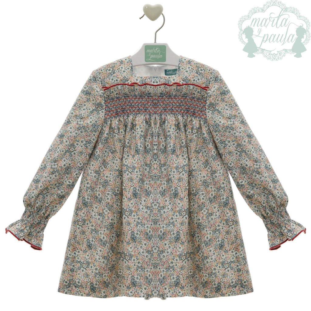 Abitino autunnale floreale con punto smock e dettagli raffinati