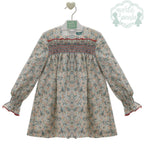 Abitino autunnale floreale con punto smock e dettagli raffinati