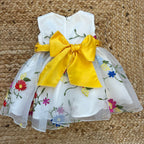 ABITO FIORI RICAMATI CON FIOCCO GIALLO