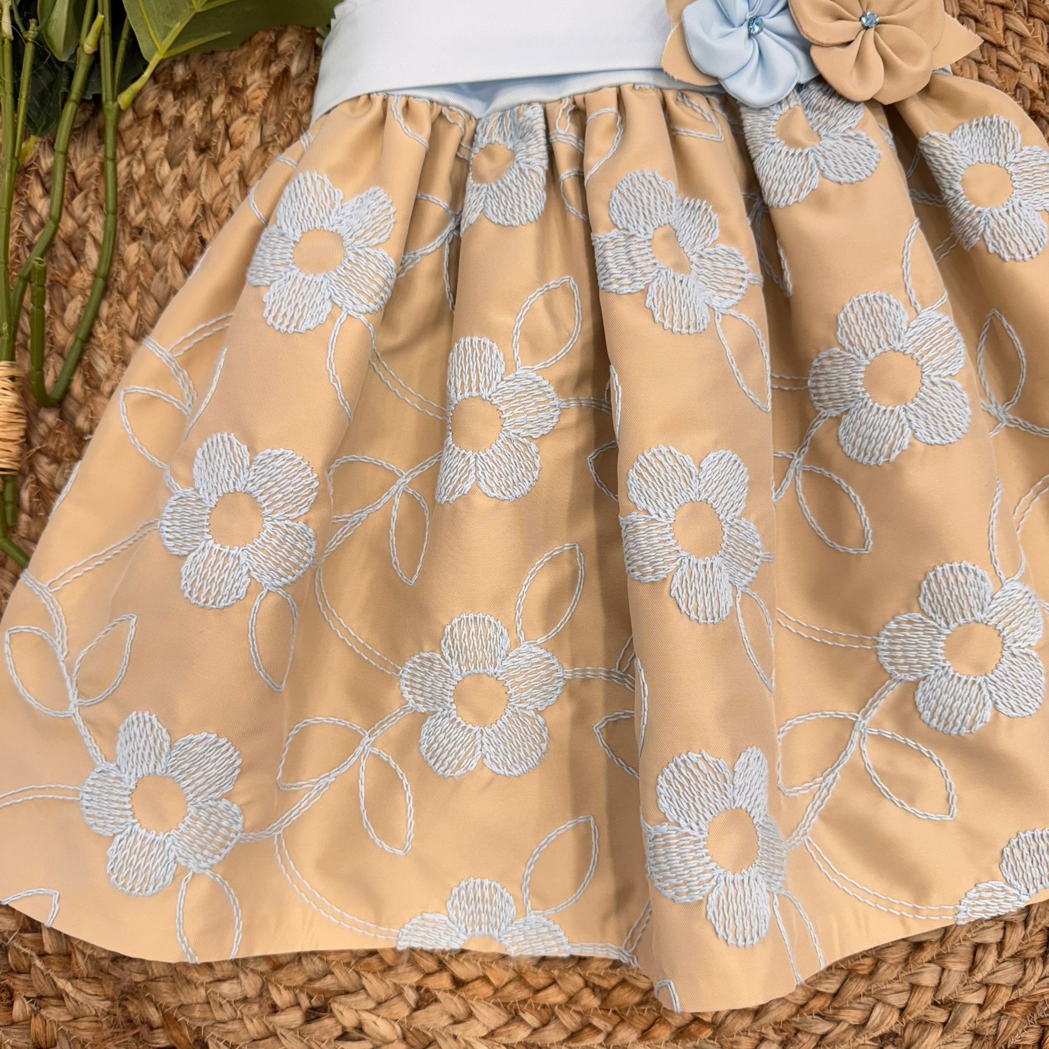 ABITO RICAMATO A FIORI CON CINTURA FIORI