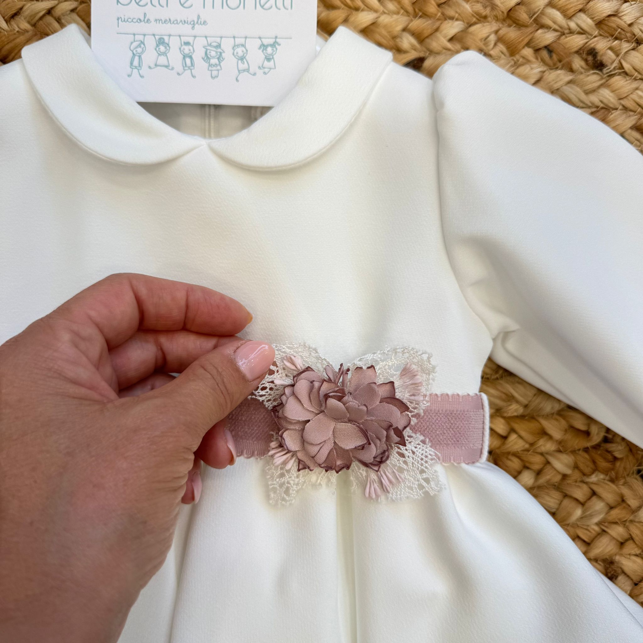 Abito battesimo bimba con cintura rosa e fascia coordinata