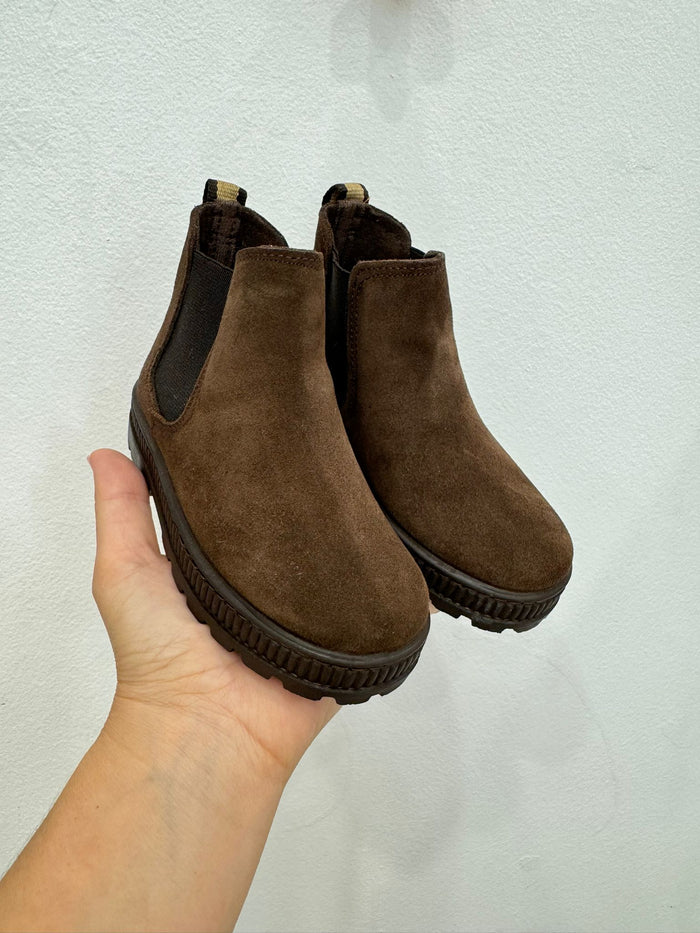 Stivaletti in camoscio marrone