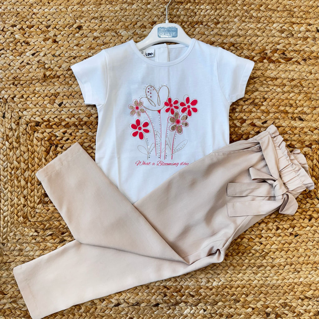 COMPLETO BAMBINA CON T-SHIRT FIORI E PANTALONI BEIGE CON FIOCCO