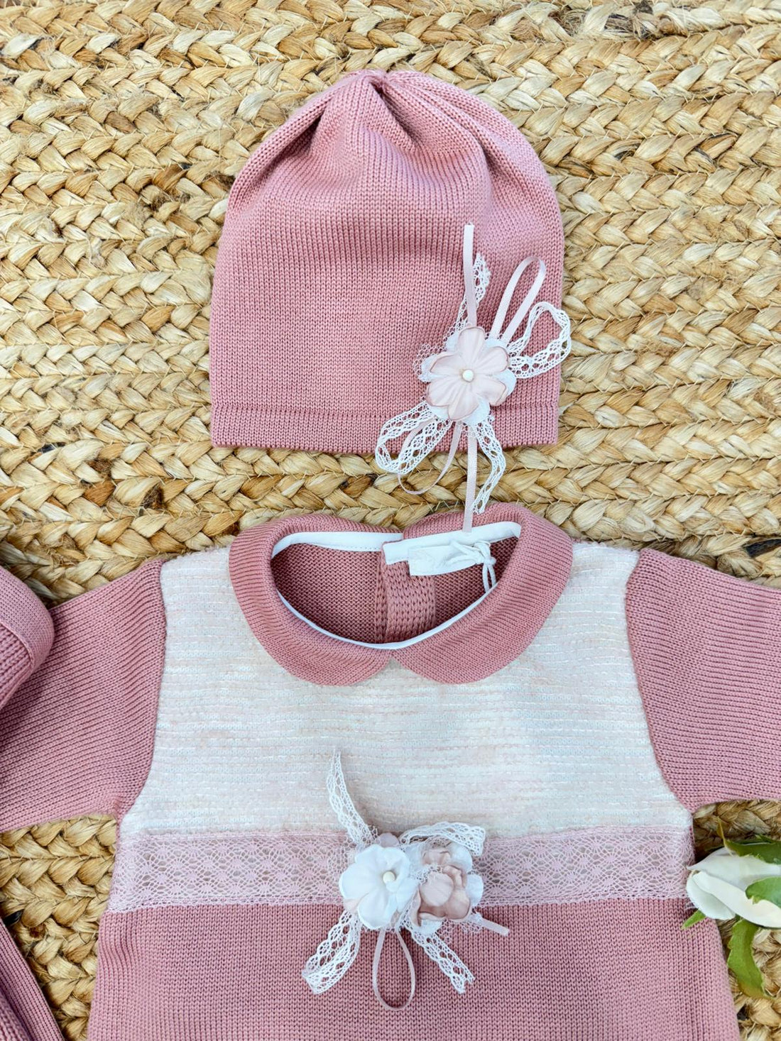 Corredino invernale rosa cipria con fiori e copertina