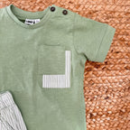 COMPLETO ESTIVO BAMBINO VERDE SALVIA RIGHE E TASCHE
