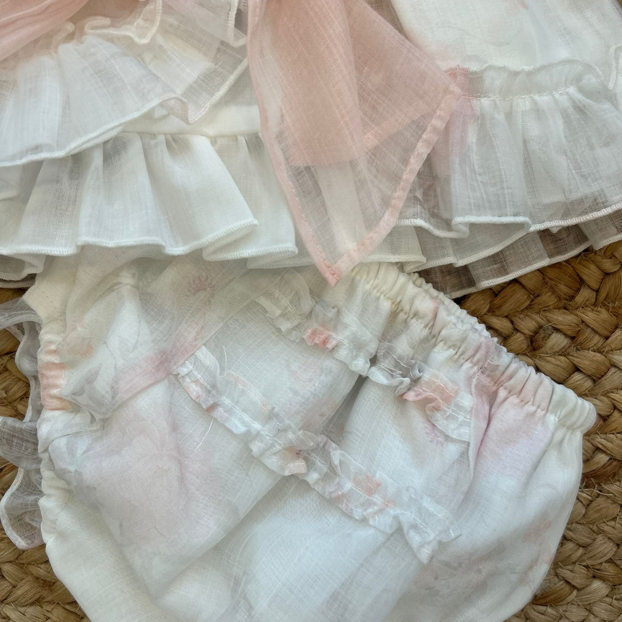 ABITO NEONATA CON BALZE E FIOCCO ROSA CIPRIA
