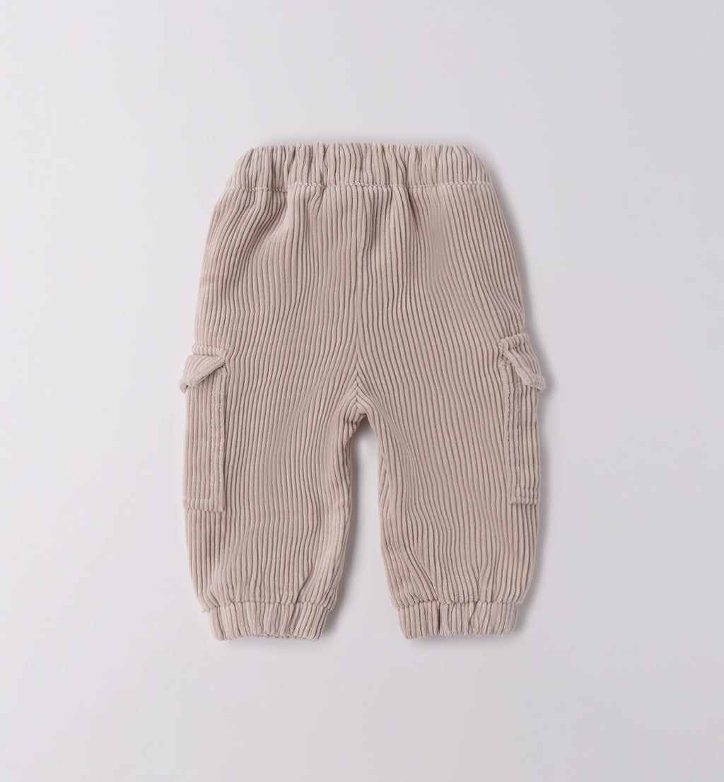 Completo casual chic bimbo maglia navy e pantaloni beige