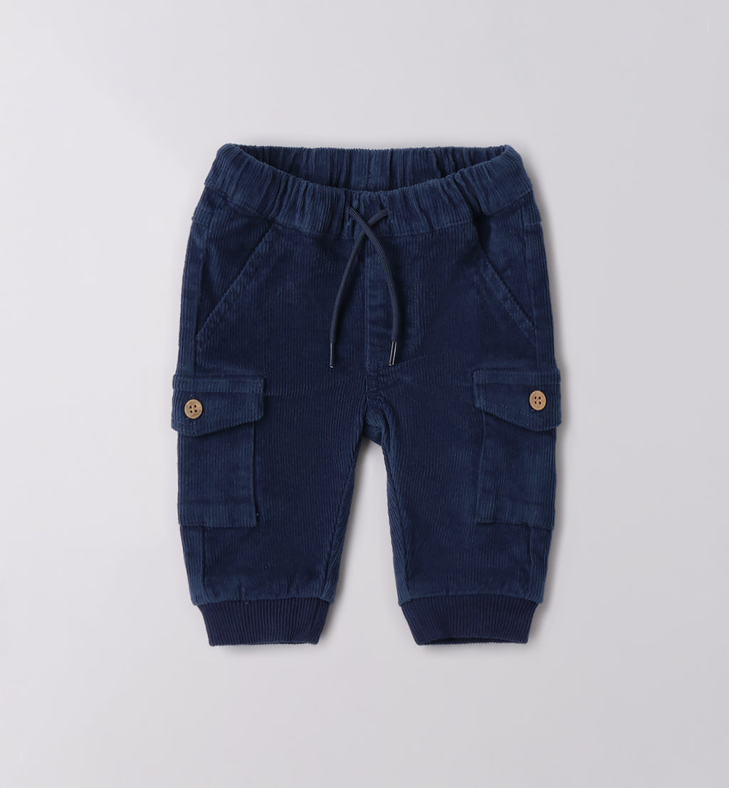 Bimbo maglia dinosauri e pantaloni blu