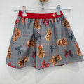 Completo bimba con cardigan rosso in misto lana, fiocchi blu e gonna tartan grigia con orsetti.