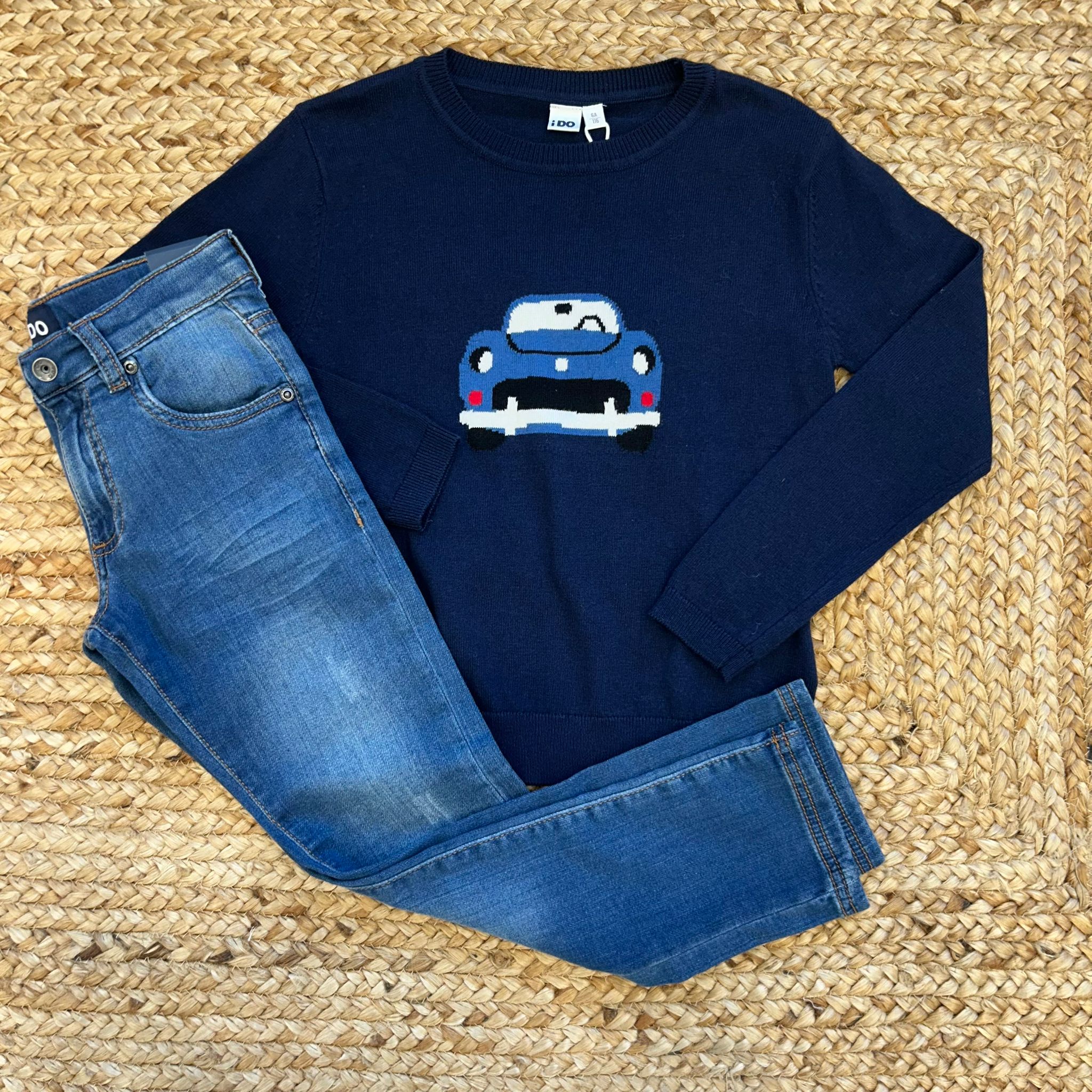 Maglione bimbo blu con auto e jeans