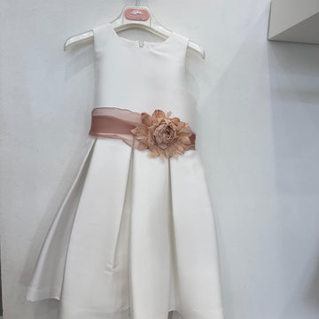 Abito damigella in mikado con fiore centrale cipria