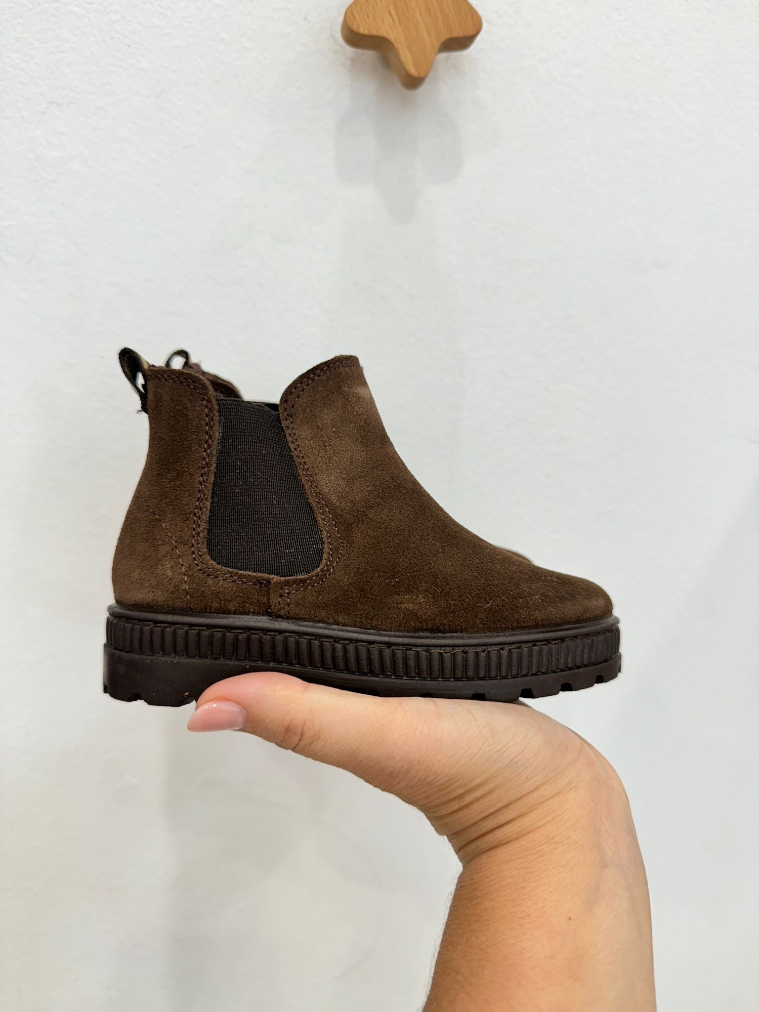 Stivaletti in camoscio marrone