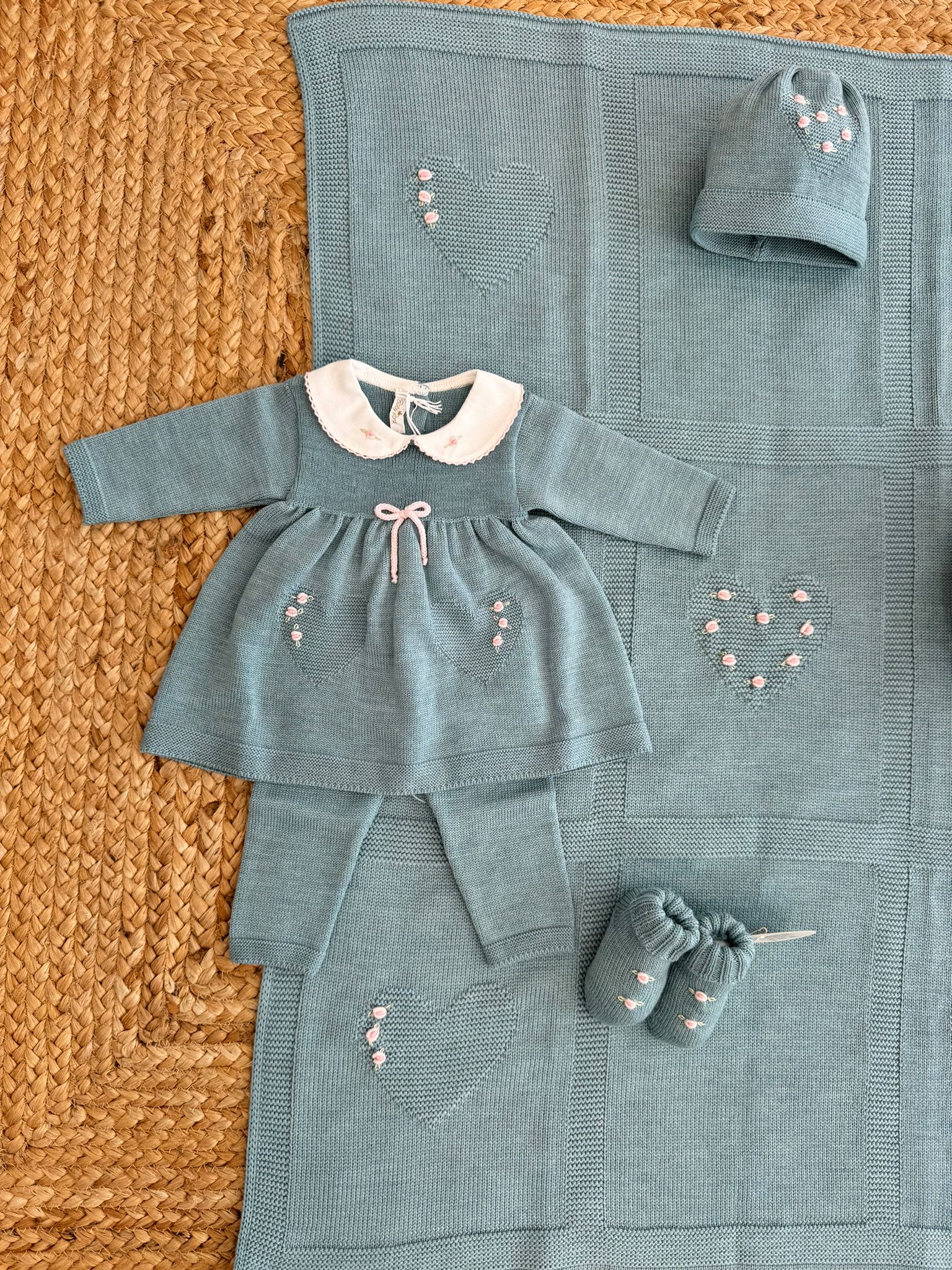 Coordinato "ROSE RICAMATE A MANO" in Lana