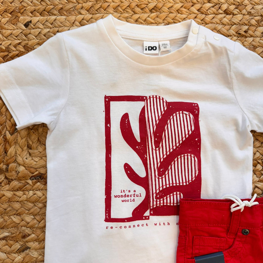 Completo estivo bambino iDO con t-shirt bianca e bermuda rossi