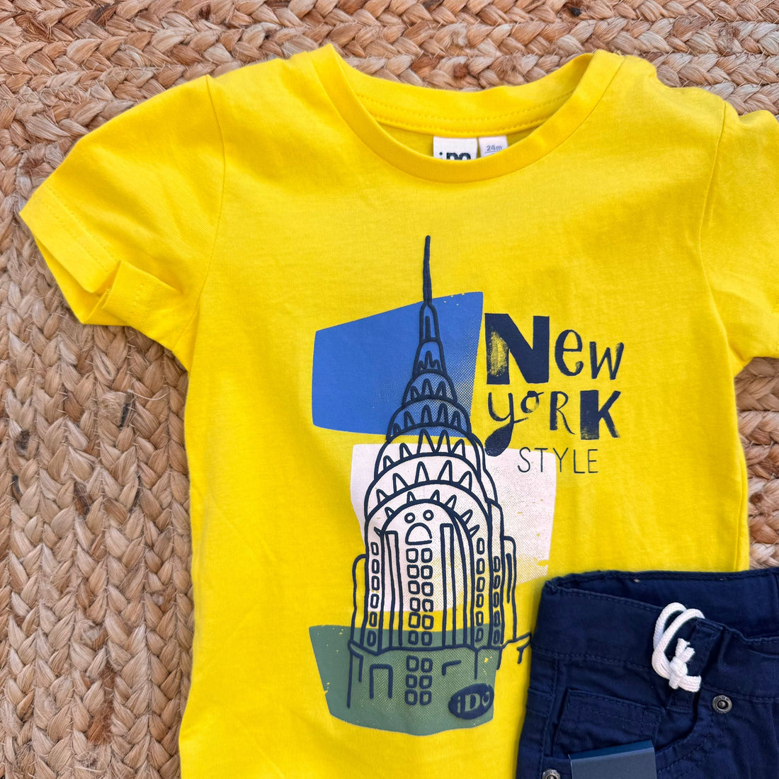 Completo estivo bambino con t-shirt gialla e bermuda blu