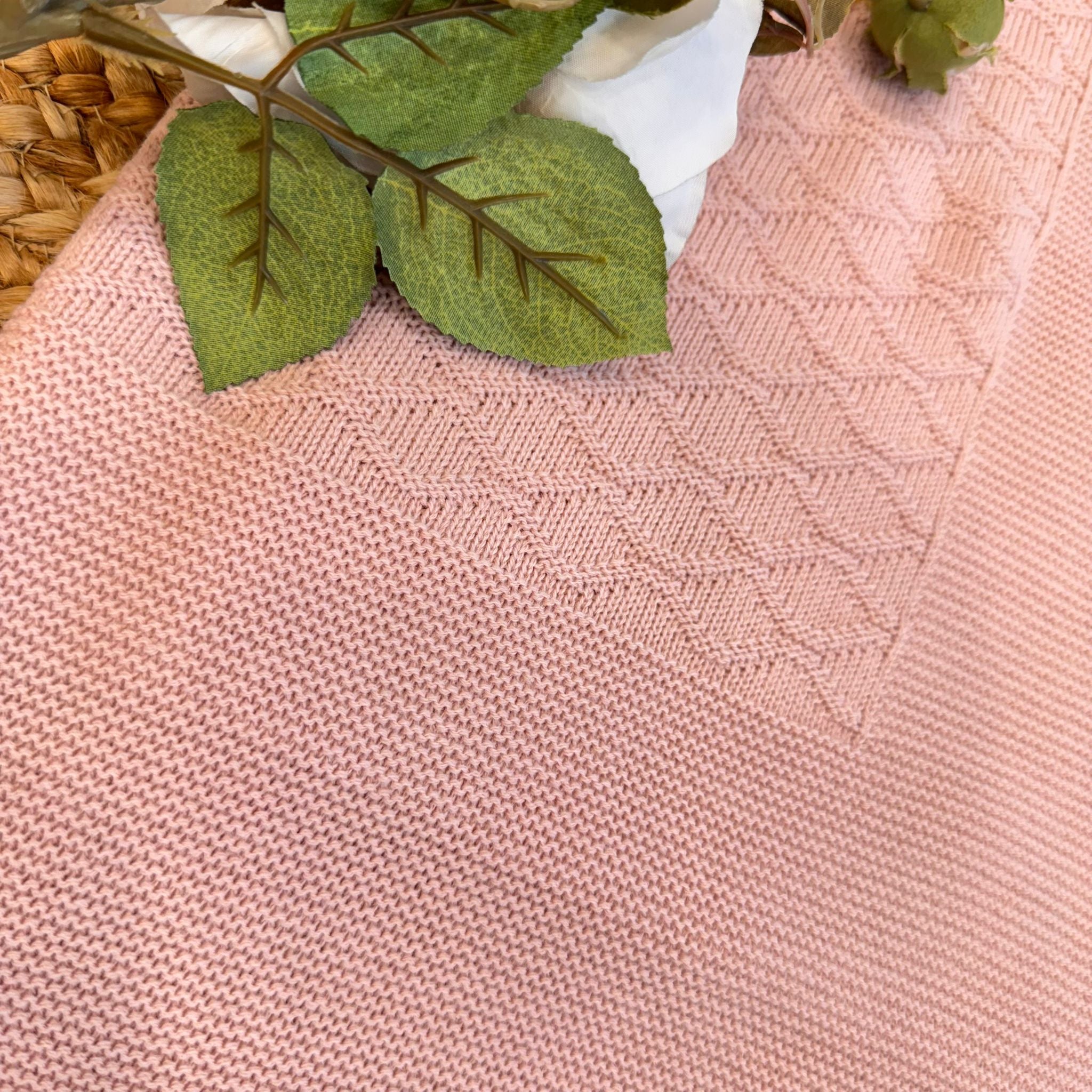 Copertina rosa cipria neonata in maglia lavorata