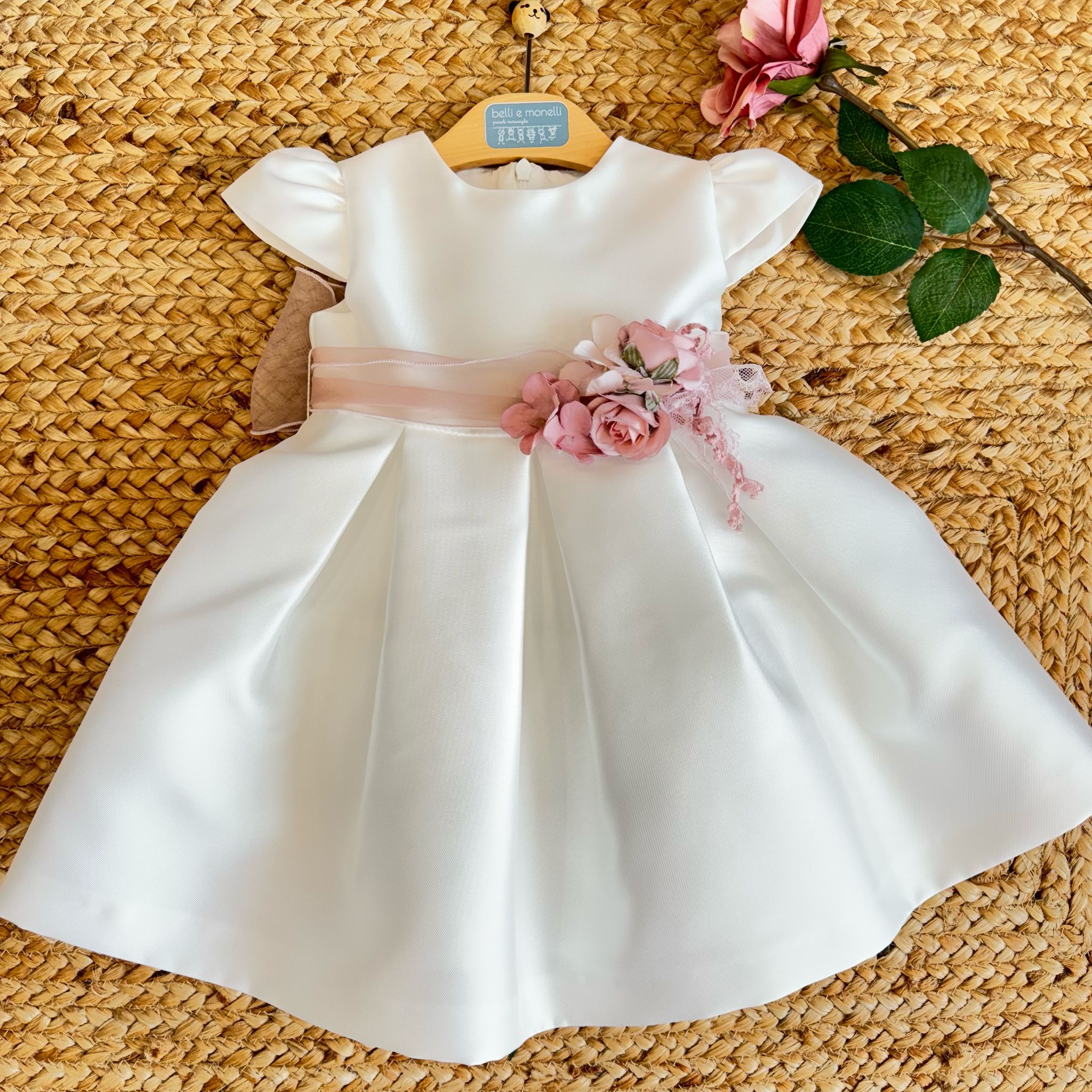 ABITO BATTESIMO MIMILÙ IN MIKADO CON CINTURA IN ORGANZA ROSA ANTICO E SPILLA FLOREALE REMOVIBILE