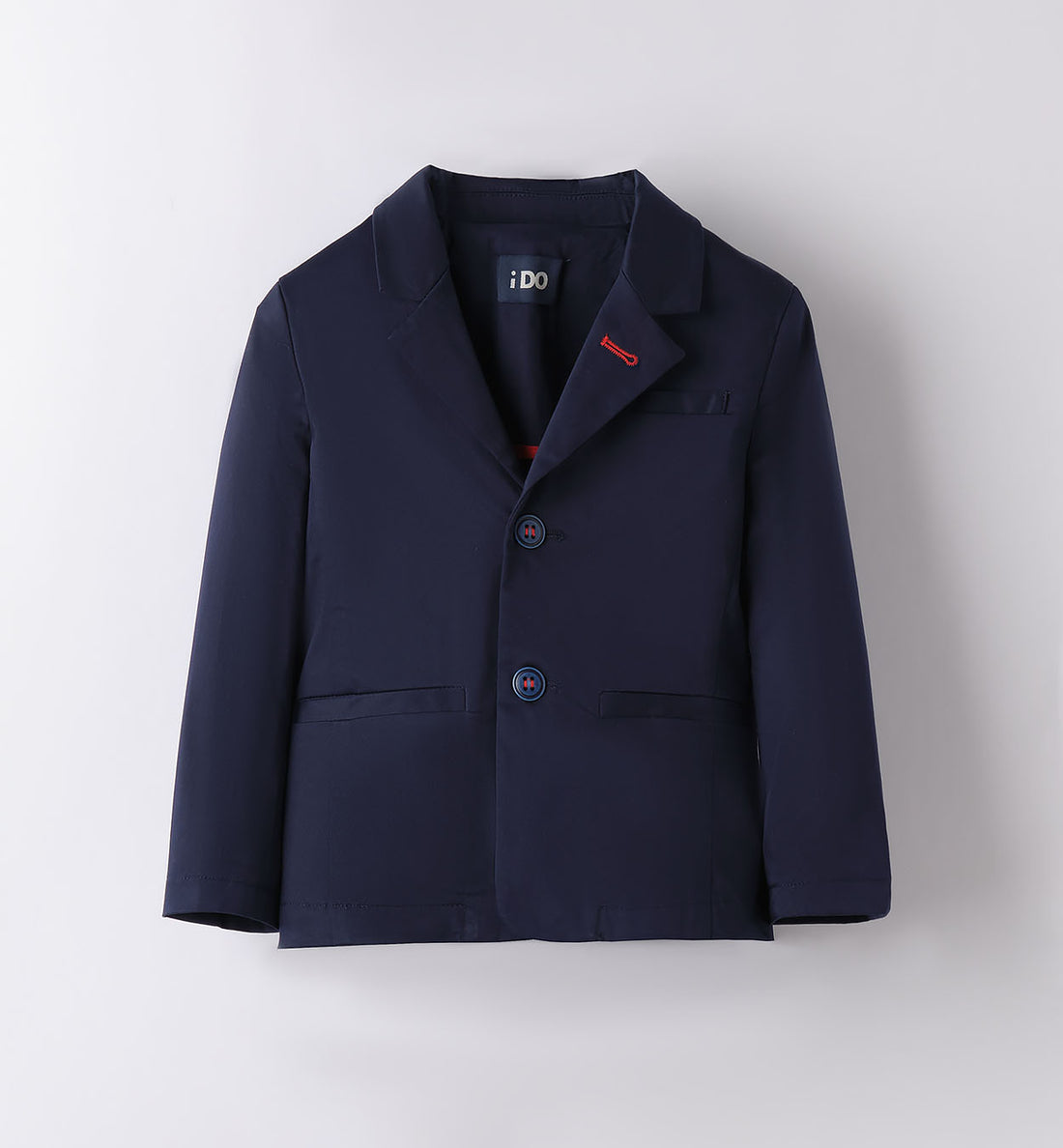 Completo bambino blu navy con giacca e pantalone, dettagli rossi e bottoni a contrasto.