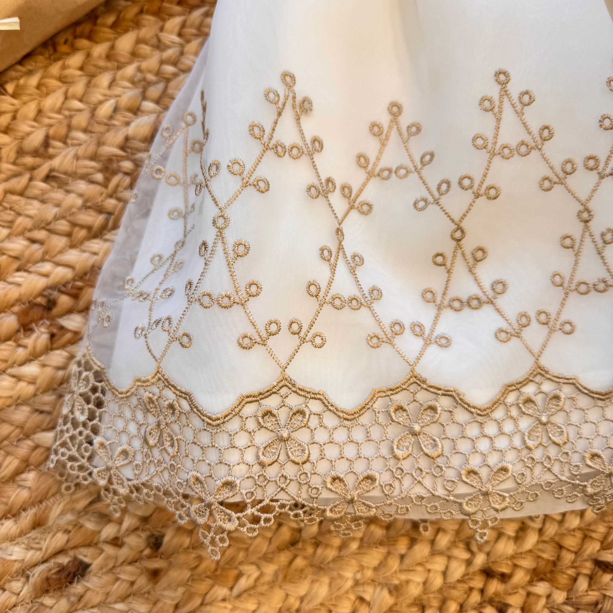 ABITO BATTESIMO BIANCO E BEIGE