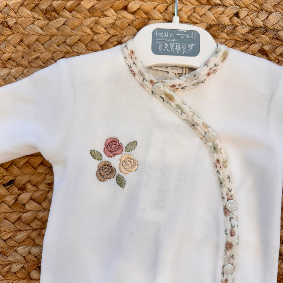 Tutina neonata ciniglia panna con rose ricamate