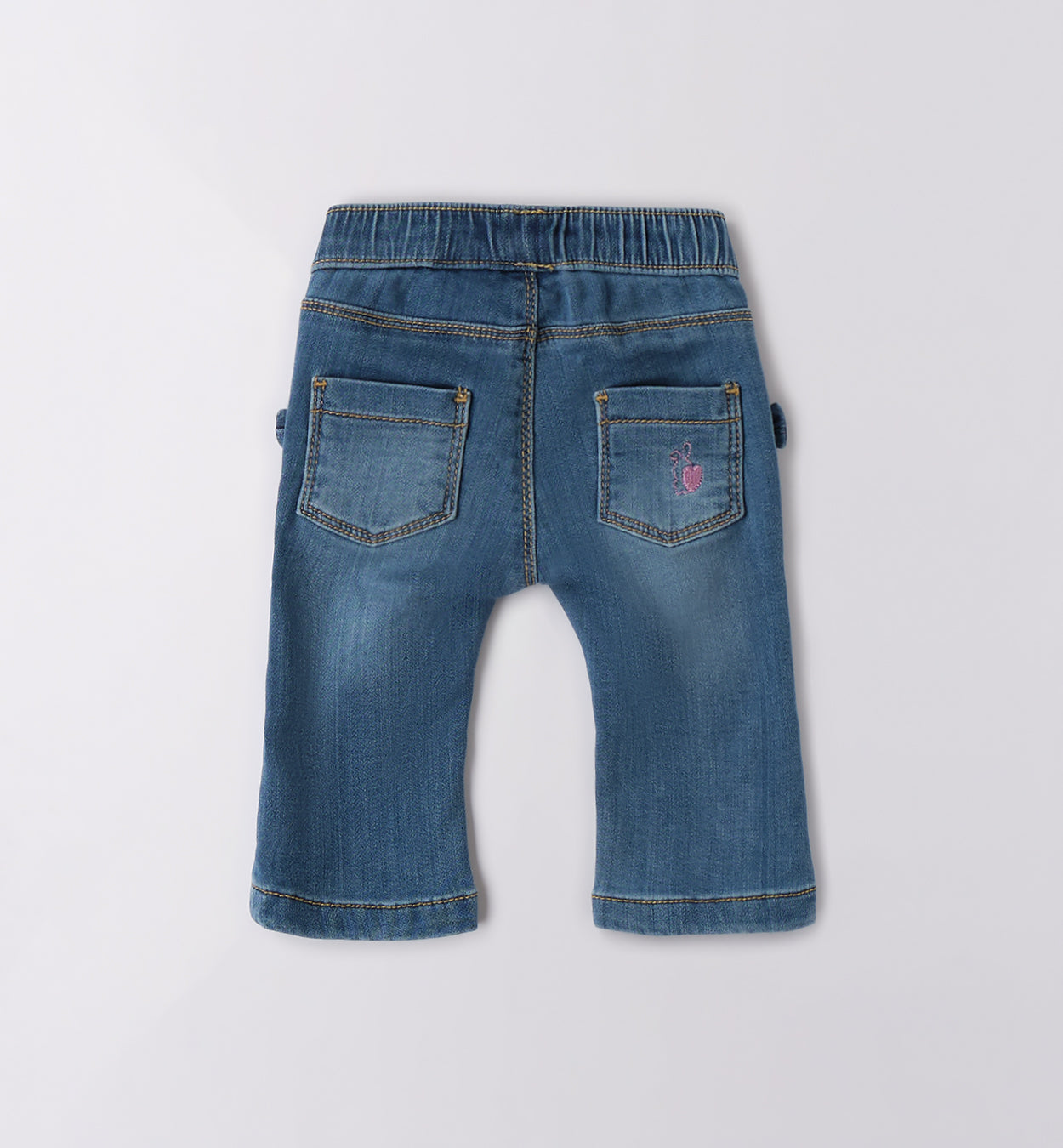 SET FELPA CON CAPPUCCIO, MAGLIETTA E JEANS