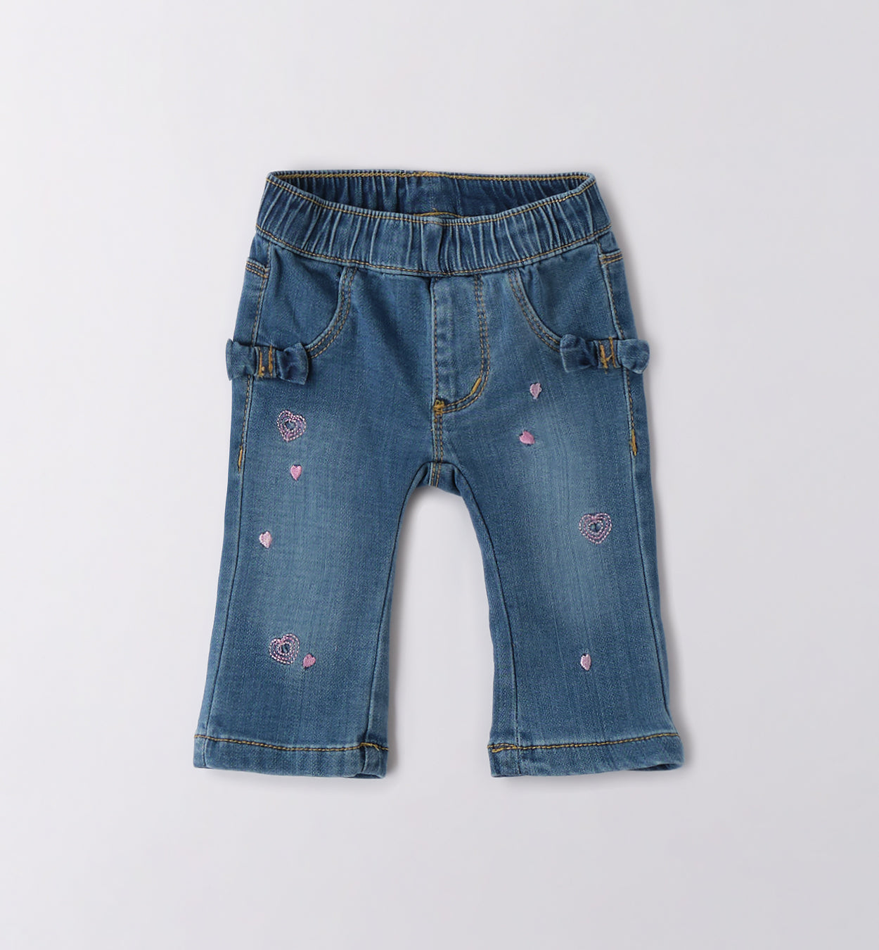 SET FELPA CON CAPPUCCIO, MAGLIETTA E JEANS