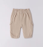 Completo bimba rosa con cardigan e pantaloni beige