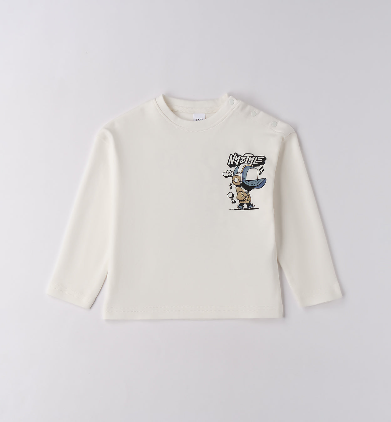 Completo casual chic bimbo con felpa azzurra e pantaloni beige