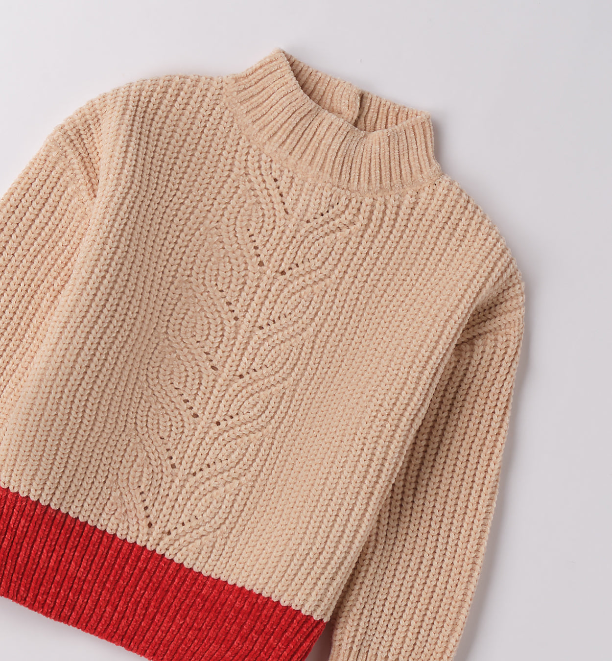 Maglione bambina beige con bordo rosso