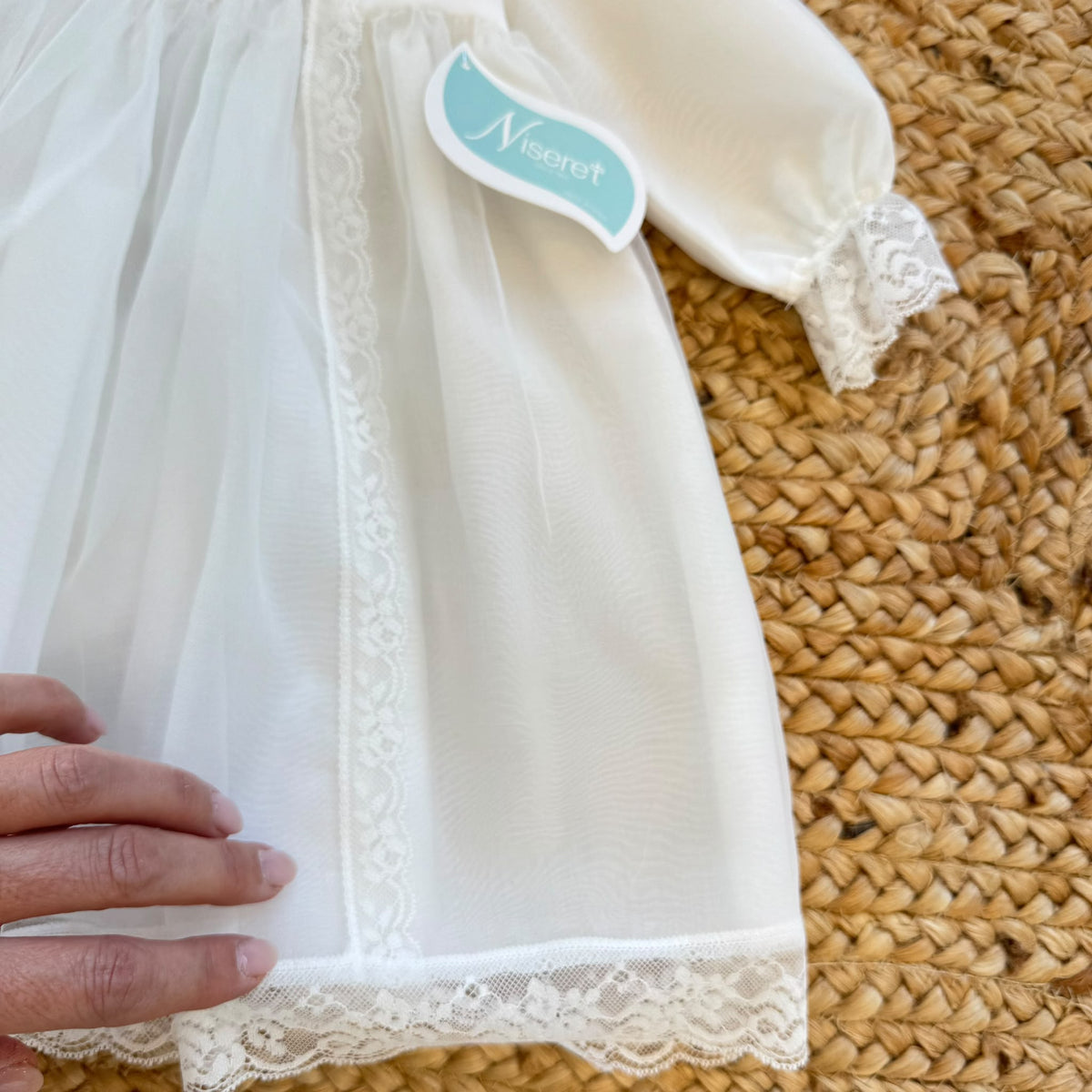 Abito battesimo bimba bianco avorio con smock, pizzo e cuffietta