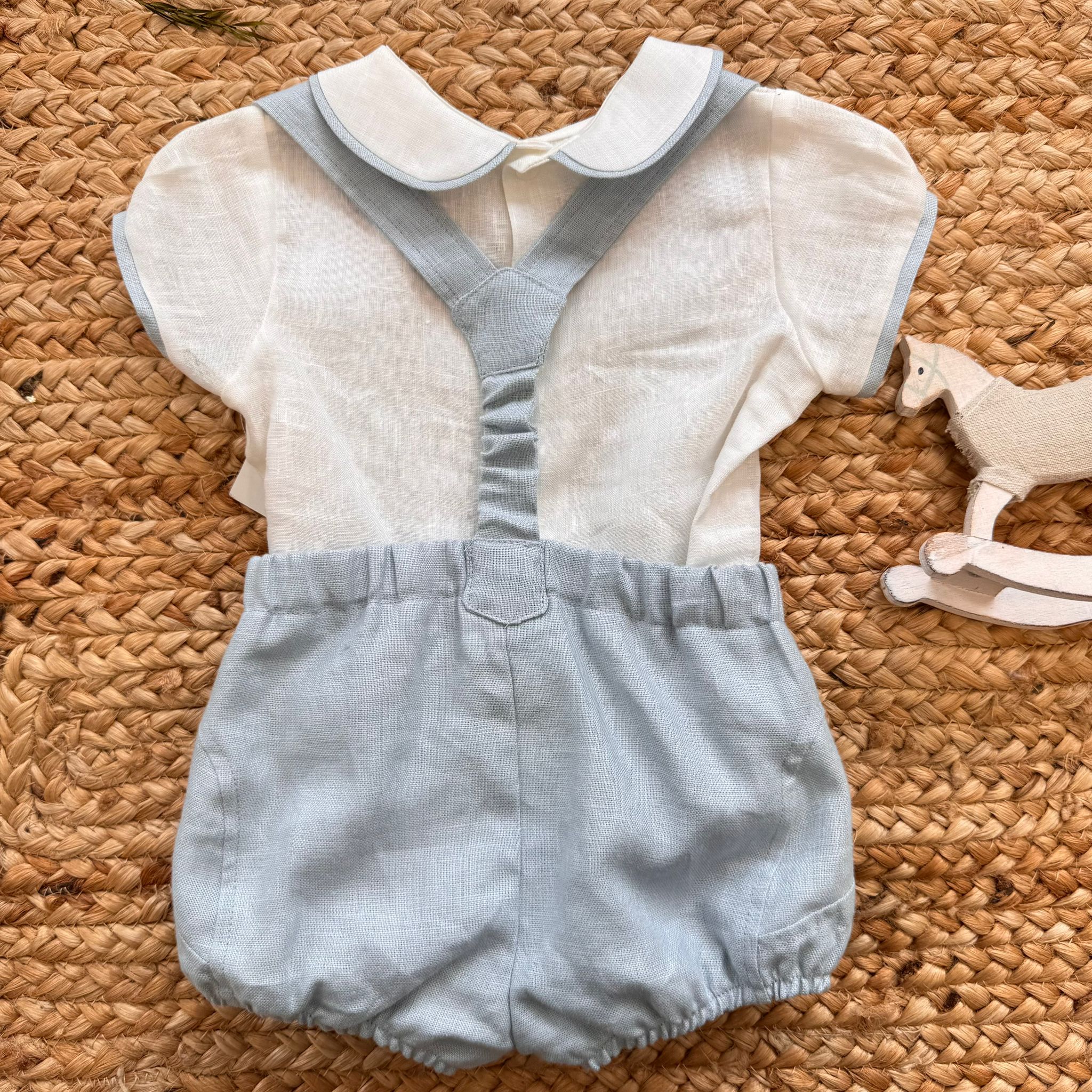 COMPLETO BATTESIMO BIMBO IN LINO CON BRETELLE