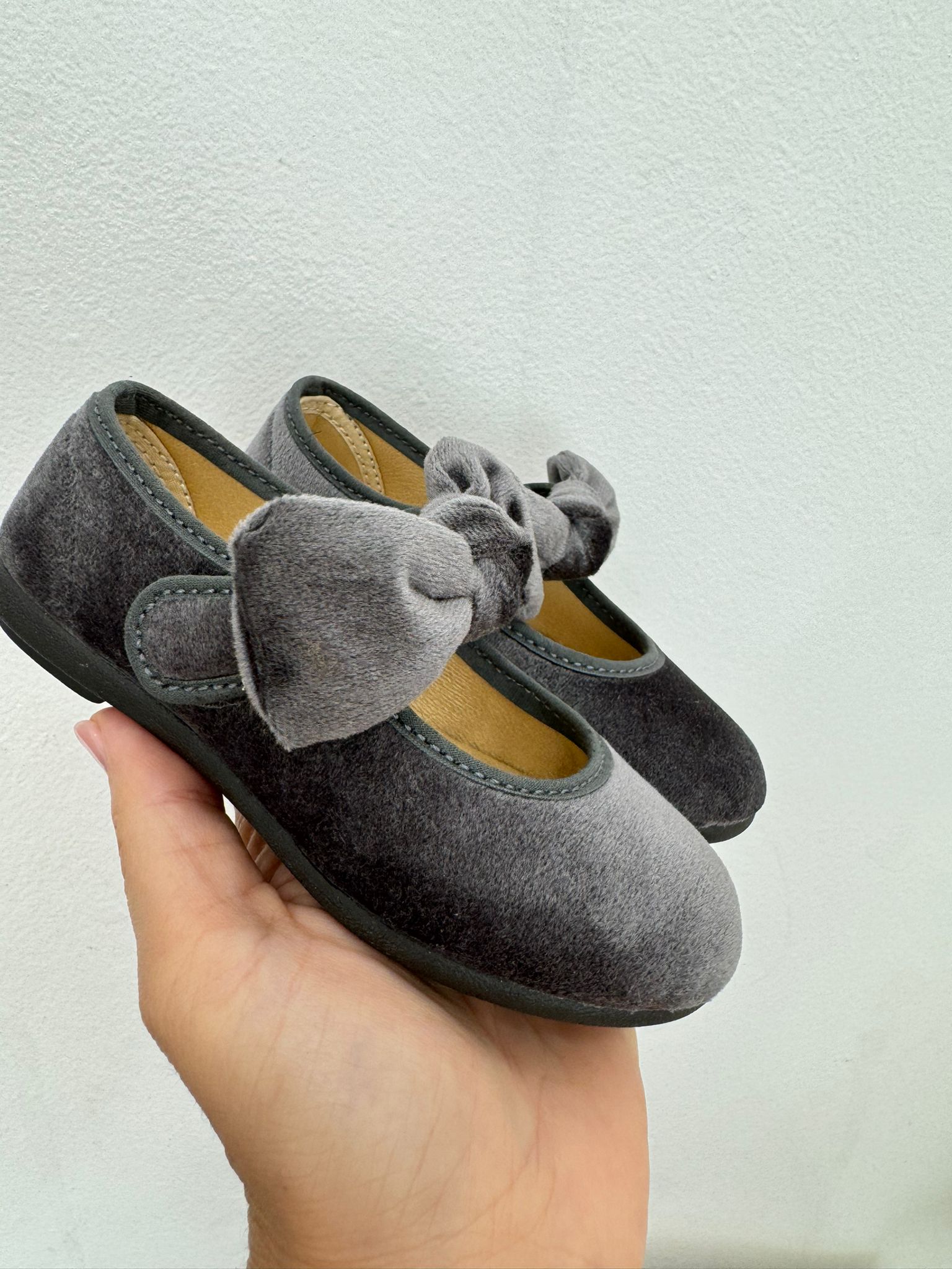 Scarpine bambina velluto grigio con fiocco