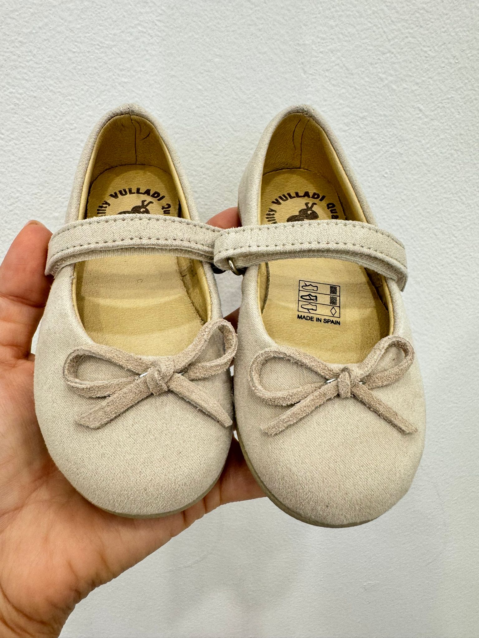 Ballerine in velluto beige con fiocchetto